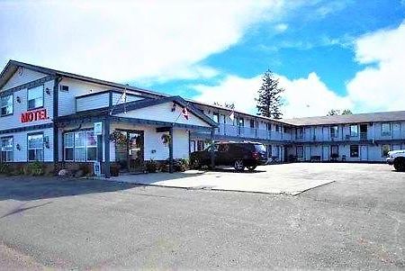 帝国汽车旅馆 100 Mile House 外观 照片