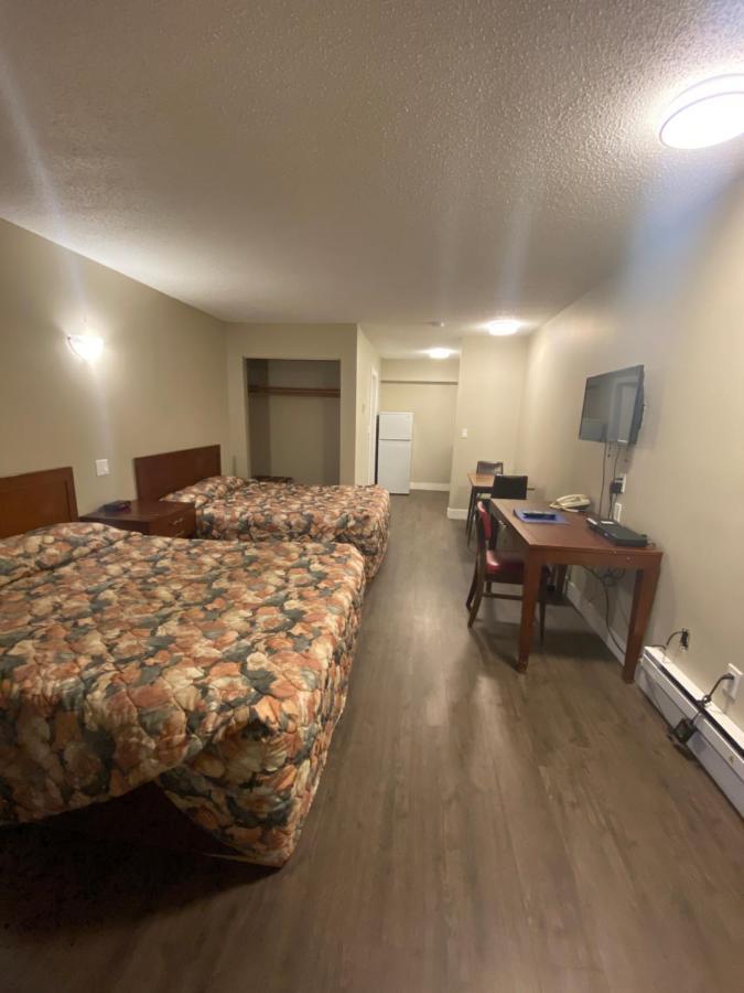 帝国汽车旅馆 100 Mile House 外观 照片
