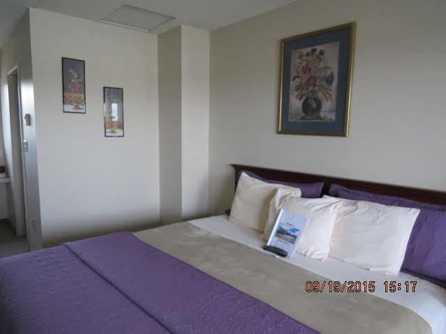 帝国汽车旅馆 100 Mile House 外观 照片
